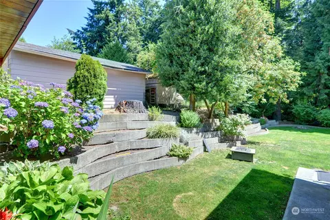 Exterior - 6329 Beverly Ln, Everett, WA 98203 photo 6 of 9