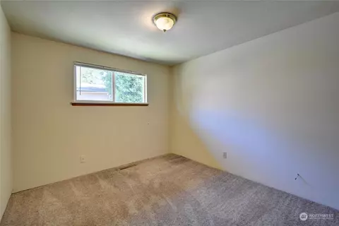 Bedroom - 6329 Beverly Ln, Everett, WA 98203 photo 5 of 7