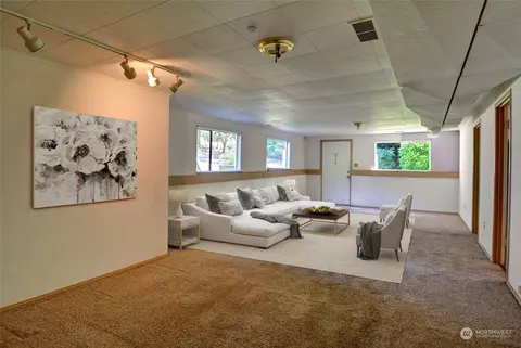 Living - 6329 Beverly Ln, Everett, WA 98203 photo 10 of 11