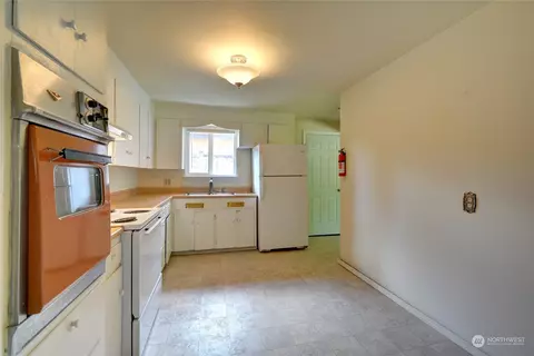 Kitchen - 6329 Beverly Ln, Everett, WA 98203 photo 1 of 2