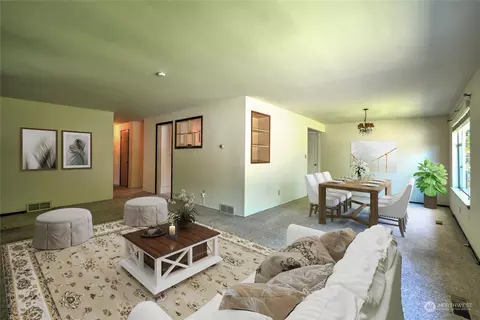 Living - 6329 Beverly Ln, Everett, WA 98203 photo 5 of 11