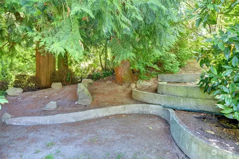 Exterior - 6329 Beverly Ln, Everett, WA 98203 photo 7 of 9