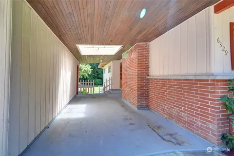 Exterior - 6329 Beverly Ln, Everett, WA 98203 photo 3 of 9