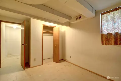 Bedroom - 6329 Beverly Ln, Everett, WA 98203 photo 6 of 7