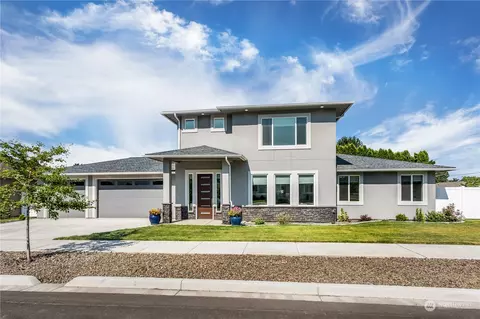 808 Whispering Creek Ct, College Place, WA 99324