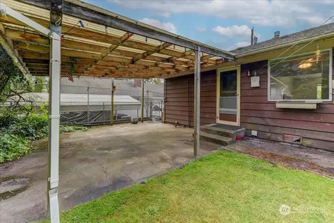 Exterior - 2223 Oklahoma Ave, Everett, WA 98201 photo 3 of 6