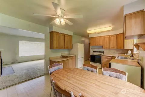 Kitchen - 2223 Oklahoma Ave, Everett, WA 98201 photo 3 of 3