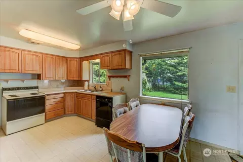 Kitchen - 2223 Oklahoma Ave, Everett, WA 98201 photo 2 of 3