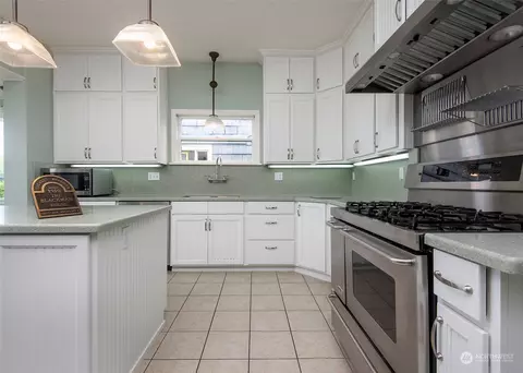 Kitchen - 2208 Rucker Ave, Everett, WA 98201 photo 1 of 3