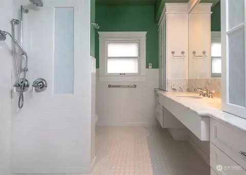Bath - 2208 Rucker Ave, Everett, WA 98201 photo 1 of 4