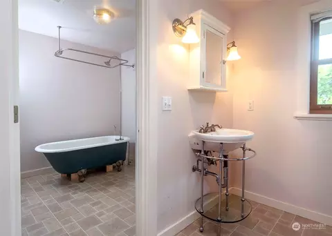 Bath - 2208 Rucker Ave, Everett, WA 98201 photo 3 of 4