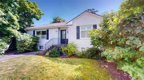 818 S 9th St, Mount Vernon, WA 98274
