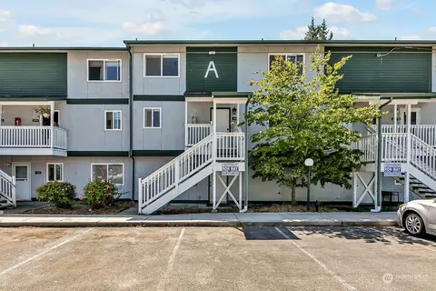 8823 Holly Dr #A-203, Everett, WA 98208