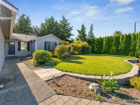 1055 Crystal Ct, Burlington, WA 98233