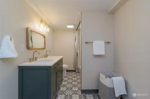 Bath - 1602 S 3rd Ave, Walla Walla, WA 99362 photo 3 of 5