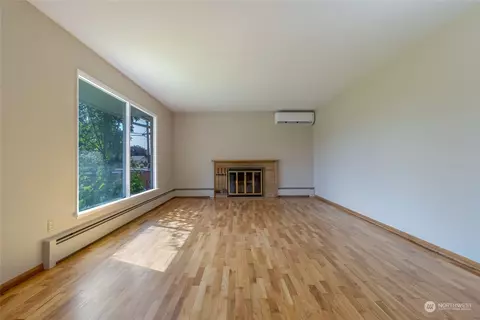 Living - 1602 S 3rd Ave, Walla Walla, WA 99362 photo 1 of 2