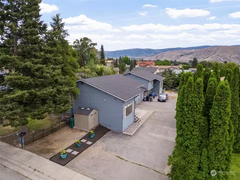 618 12th St NE, East Wenatchee, WA 98802