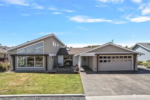 8237 Comox Rd, Blaine, WA 98230