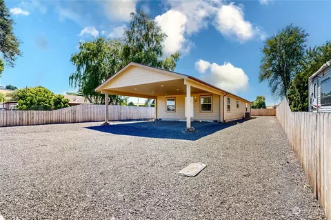 606 E Seventh St, Waitsburg, WA 99361