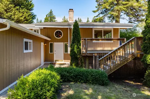 381 Snohomish Dr, La Conner, WA 98257