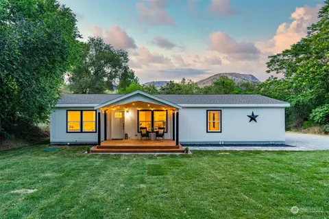 329 E Franklin Ave, Chelan, WA 98816