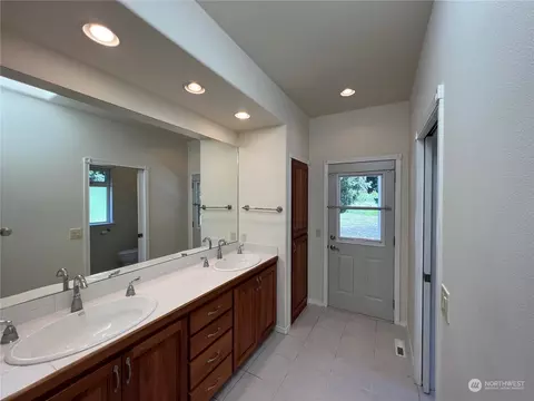 Bath - 215 Equus Ln, Sequim, WA 98382 photo 2 of 5