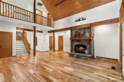 Living - 40150 306th Ave SE, Enumclaw, WA 98022 photo 4 of 4