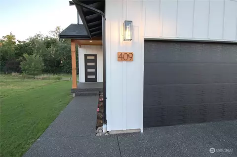 Exterior - 409 E 2nd St, Nooksack, WA 98276 photo 3 of 11