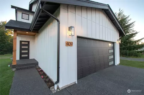 Exterior - 409 E 2nd St, Nooksack, WA 98276 photo 4 of 11