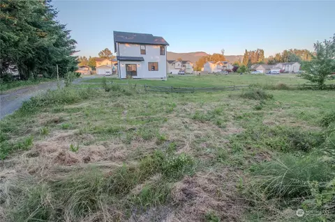 Exterior - 409 E 2nd St, Nooksack, WA 98276 photo 10 of 11
