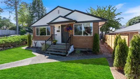 9255 34th Ave SW, Seattle, WA 98126