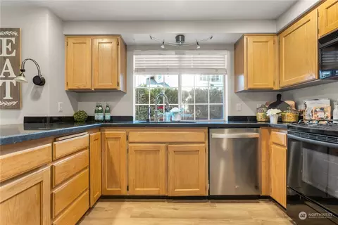 Kitchen - 1910 Mill Pointe Dr SE, Mill Creek, WA 98012 photo 2 of 3