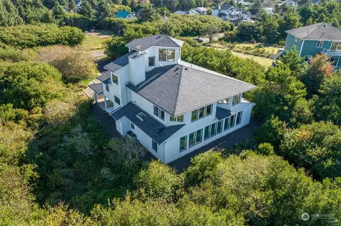177 Sand Dune Ave SW, Ocean Shores, WA 98569