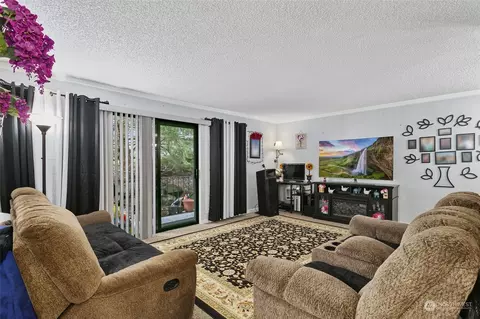 10455 Des Moines Memorial Dr S #304, Seattle, WA 98168