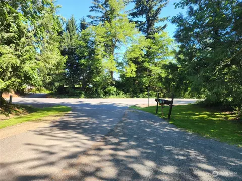 5265 Wildlife Ln, Bellingham, WA 98226
