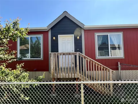 300 Park Ave #61, Buckley, WA 98321