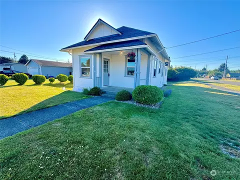 302 H St, Cosmopolis, WA 98537