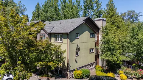 15152 NE 82nd St #104, Redmond, WA 98052