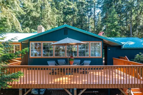 2102 NE Parker Rd, Coupeville, WA 98239