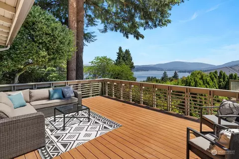 16634 SE 25th St, Bellevue, WA 98008