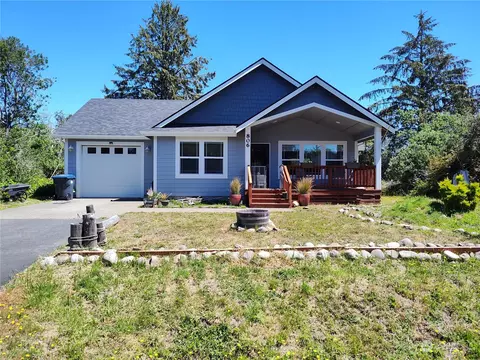 806 Vagabond Ave, Ocean Shores, WA 98569