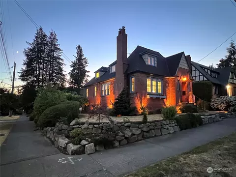 8403 8th Ave NE, Seattle, WA 98115