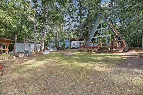 320 E Twanoh Falls Dr, Belfair, WA 98528