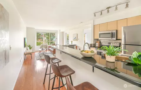 412 11th Ave #403, Seattle, WA 98122