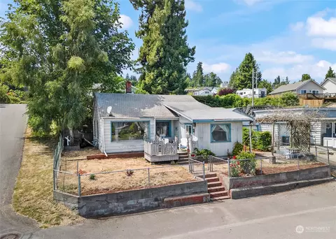 2220 Colchester Dr E, Port Orchard, WA 98366