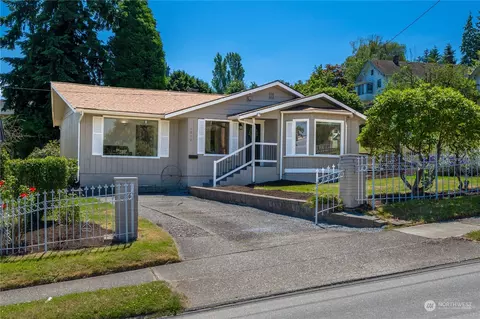 1012 35th St, Everett, WA 98201