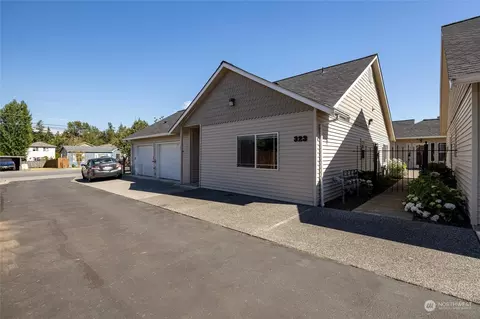 323 N Laventure Rd #D, Mount Vernon, WA 98273