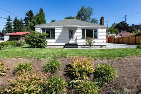 616 NE 152nd St, Shoreline, WA 98155