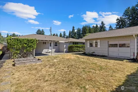 Exterior - 10603 Sunrise Dr, Bothell, WA 98011 photo 4 of 7