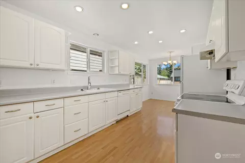 Kitchen - 10603 Sunrise Dr, Bothell, WA 98011 photo 2 of 3